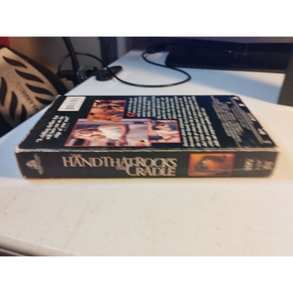 The Hand That Rocks the Cradle (VHS, 1992) - Picture 6 of 7
